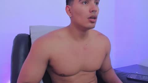 Snapshot of jamesgraay chatting on February 19, 7:48 pm James Gray online show from February 19, 7:48 pm