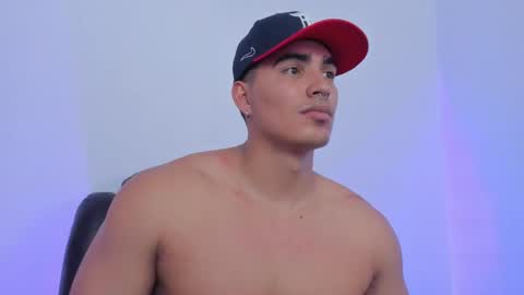 Snapshot of jamesgraay chatting on February 20, 8:36 pm James Gray online show from February 20, 8:36 pm