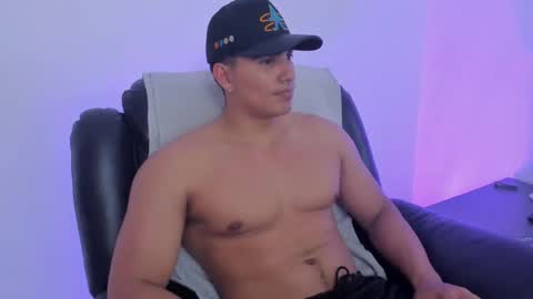 Snapshot of jamesgraay chatting on February 28, 6:31 pm James Gray online show from February 28, 6:31 pm