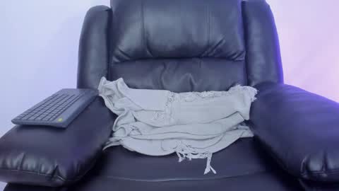 Snapshot of jamesgraay chatting on February 28, 10:39 pm James Gray online show from February 28, 10:39 pm