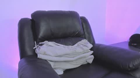 Snapshot of jamesgraay chatting on March 10, 2:39 am James Gray online show from March 10, 2:39 am