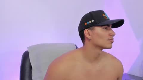 Snapshot of jamesgraay chatting on March 12, 4:35 pm James Gray online show from March 12, 4:35 pm