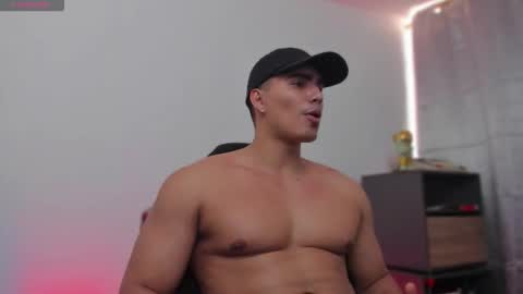 Snapshot of jamesgraay chatting on November 11, 7:47 pm James Gray online show from November 11, 7:47 pm