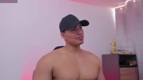 Snapshot of jamesgraay chatting on November 21, 6:17 pm James Gray online show from November 21, 6:17 pm