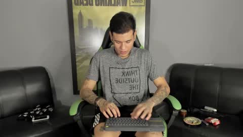 Jamesinked  online show from December 8, 11:51 pm