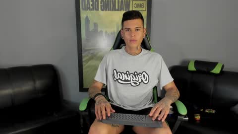 Jamesinked  online show from December 28, 6:50 pm