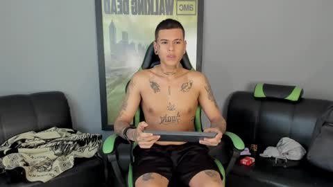 Jamesinked  online show from January 4, 7:02 pm