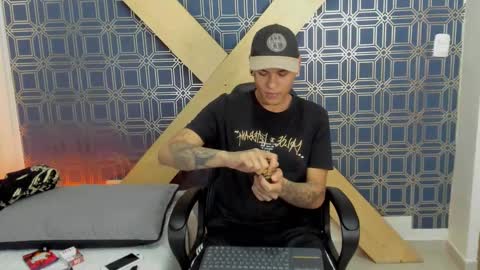 Jamesinked  online show from January 9, 4:17 pm