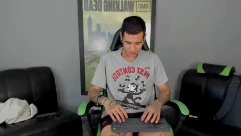 Jamesinked  online show from January 28, 7:10 pm