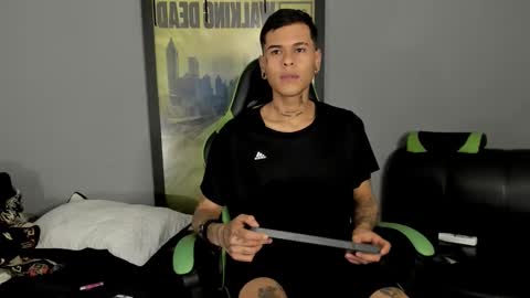 Jamesinked  online show from March 12, 8:10 pm
