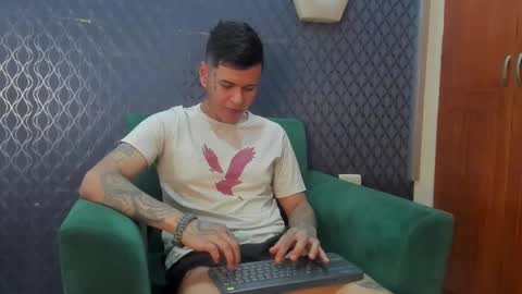 Jamesinked  online show from October 6, 6:16 pm