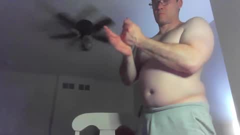 Snapshot of jamesjewels chatting on December 14, 4:29 am jamesjewels online show from December 14, 4:29 am