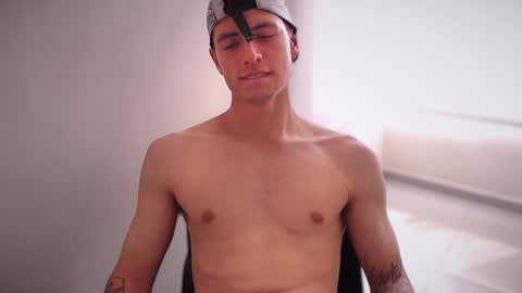 jamesss____ online show from January 16, 6:48 pm