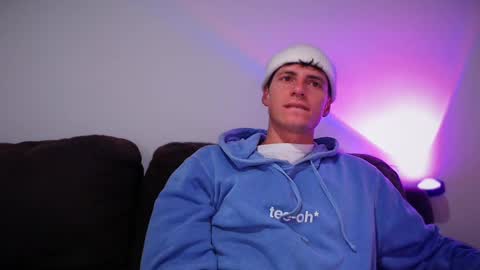 jamesss____ online show from February 26, 4:14 am