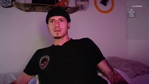 jamesss____ online show from October 22, 4:35 am