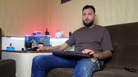 Snapshot of jamienoxus chatting on October 1, 6:08 am Robbie online show from October 1, 6:08 am