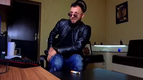 Snapshot of jamienoxus chatting on October 14, 8:15 am Robbie online show from October 14, 8:15 am