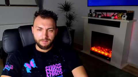 Snapshot of jamienoxus chatting on November 25, 6:46 am Robbie online show from November 25, 6:46 am