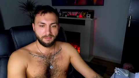 Snapshot of jamienoxus chatting on November 28, 8:39 am Robbie online show from November 28, 8:39 am