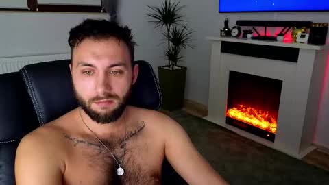 Snapshot of jamienoxus chatting on December 4, 6:44 am Robbie online show from December 4, 6:44 am