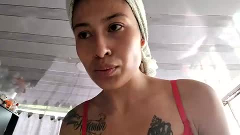 janariivera1 online show from October 31, 6:42 pm