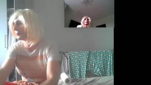 Snapshot of jane_cd chatting on June 18, 8:03 am jane_cd online show from June 18, 8:03 am