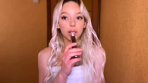 Snapshot of janeanjourneay chatting on March 17, 9:12 am Kary online show from March 17, 9:12 am