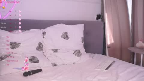 Jennifer  online show from March 10, 9:10 am