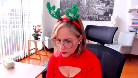 Snapshot of janeturner chatting on December 9, 1:13 pm JANE TURNER MILF online show from December 9, 1:13 pm