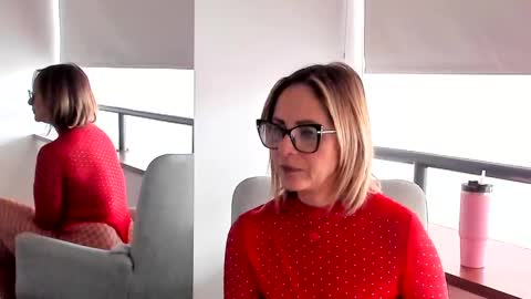 Snapshot of janeturner chatting on February 7, 1:32 pm JANE TURNER MILF online show from February 7, 1:32 pm