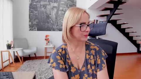 Snapshot of janeturner chatting on September 10, 1:44 pm JANE TURNER MILF online show from September 10, 1:44 pm