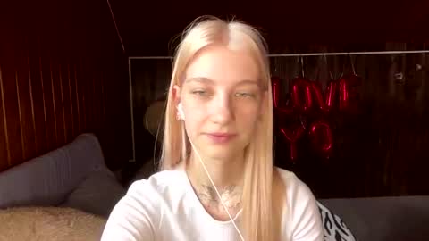 Elsa online show from July 2, 8:42 am