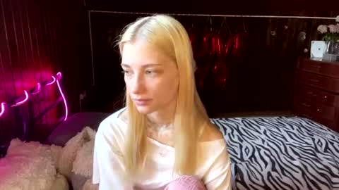 Elsa online show from August 2, 8:13 am
