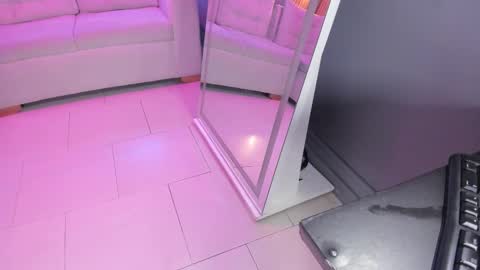 Snapshot of janinne_lu chatting on February 12, 10:54 am Janinne online show from February 12, 10:54 am