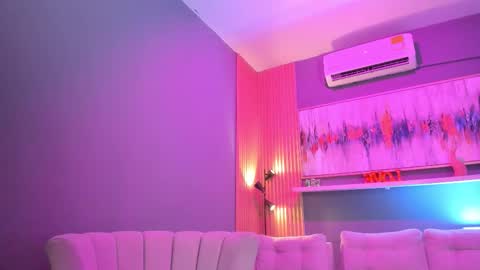 Snapshot of janinne_lu chatting on February 19, 10:55 am Janinne online show from February 19, 10:55 am