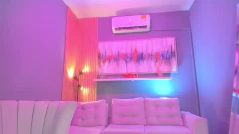 Snapshot of janinne_lu chatting on February 20, 11:00 am Janinne online show from February 20, 11:00 am