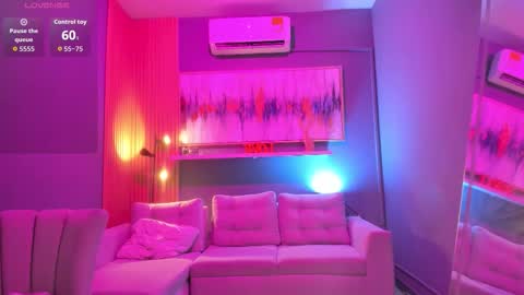 Snapshot of janinne_lu chatting on March 2, 11:06 am Janinne online show from March 2, 11:06 am