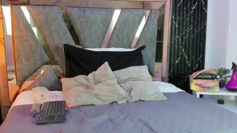 Snapshot of janna_a chatting on March 25, 7:31 pm janna_a online show from March 25, 7:31 pm