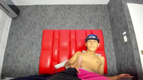 Snapshot of jannerkenzo chatting on March 20, 3:33 am J A N N E R online show from March 20, 3:33 am