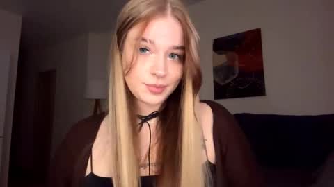 Snapshot of janniekeneipp chatting on October 17, 5:15 pm Janni online show from October 17, 5:15 pm