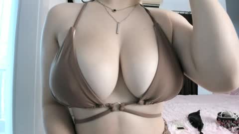 Amelle online show from February 28, 7:05 am