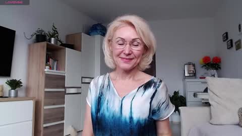 Snapshot of jasmin18v chatting on November 14, 11:20 am Jasmin room for people 40 online show from November 14, 11:20 am