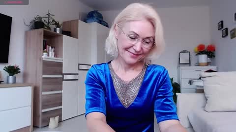 Snapshot of jasmin18v chatting on November 18, 11:25 am Jasmin room for people 40 online show from November 18, 11:25 am