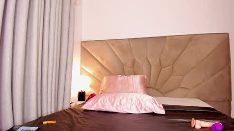 Snapshot of jasmin_melons chatting on October 16, 3:40 am jasmin_melons online show from October 16, 3:40 am