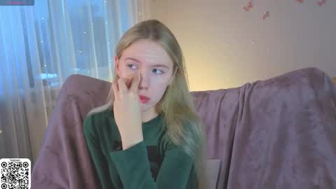 Snapshot of jasmindoroti chatting on February 17, 7:05 am Chloe online show from February 17, 7:05 am