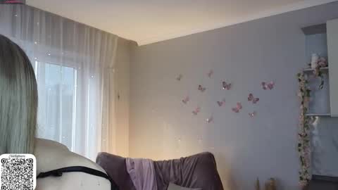 Snapshot of jasmindoroti chatting on March 3, 7:14 am Chloe online show from March 3, 7:14 am