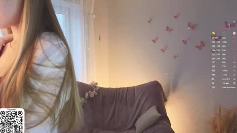 Snapshot of jasmindoroti chatting on March 21, 7:24 am Chloe online show from March 21, 7:24 am