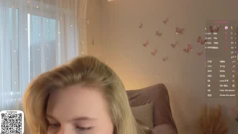 Snapshot of jasmindoroti chatting on March 28, 7:19 am Chloe online show from March 28, 7:19 am