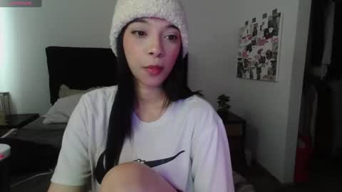 Snapshot of jasmine_019 chatting on June 29, 6:19 pm J- next transmission december 4 online show from June 29, 6:19 pm