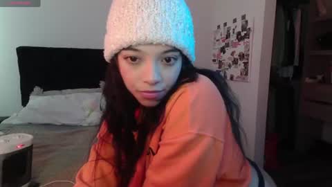 Snapshot of jasmine_019 chatting on August 6, 5:59 pm J- next transmission december 4 online show from August 6, 5:59 pm